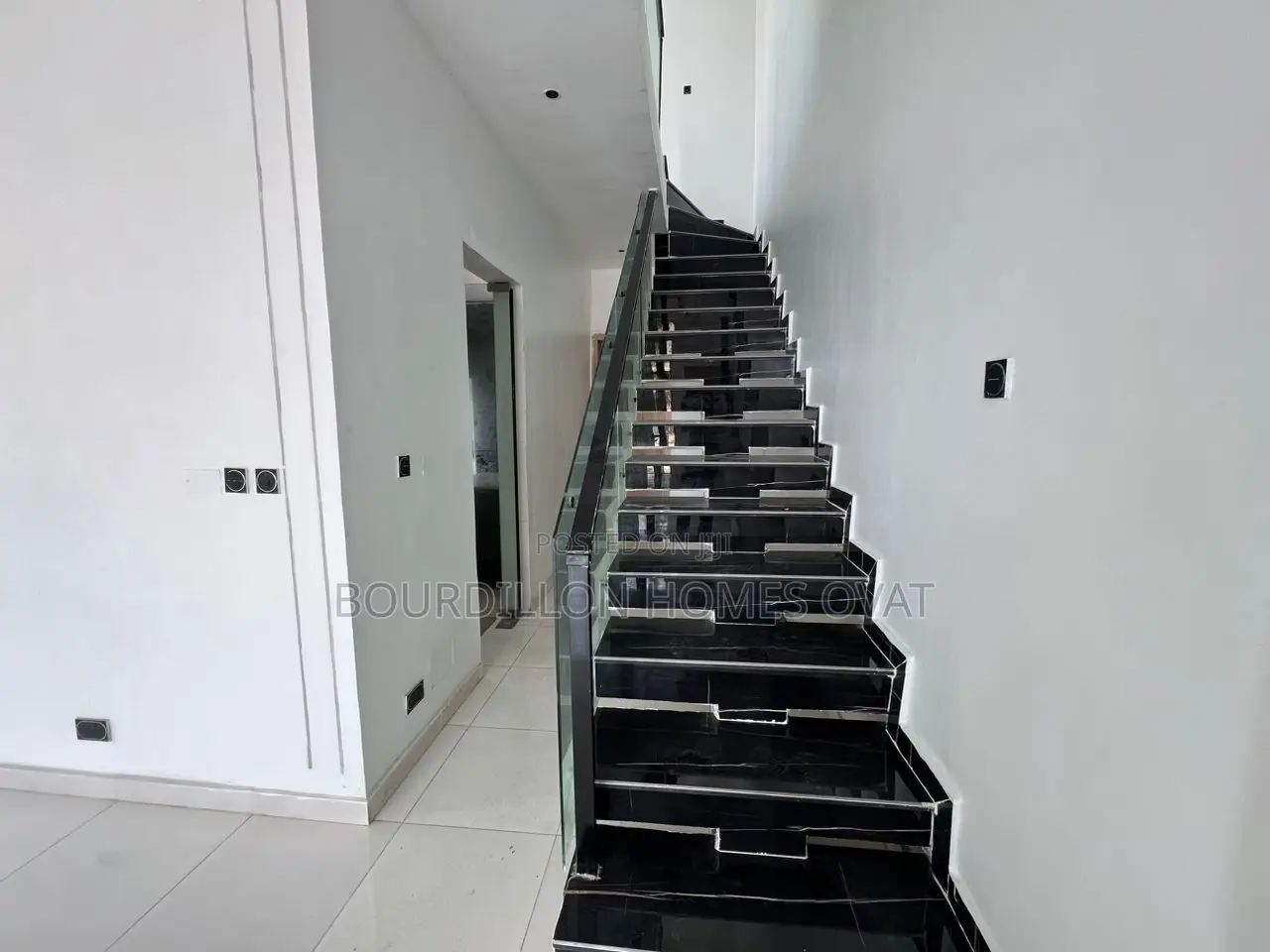 4bdrm Duplex in Ikota for sale in Ikota