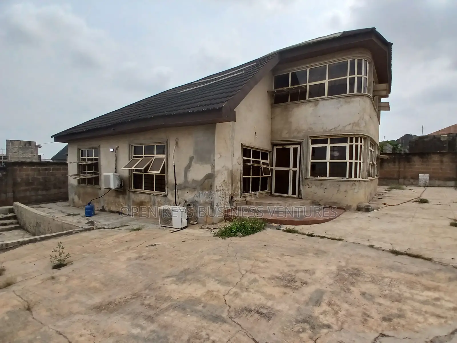 3bdrm Duplex in Olonde, Ologuneru for sale in Ologuneru