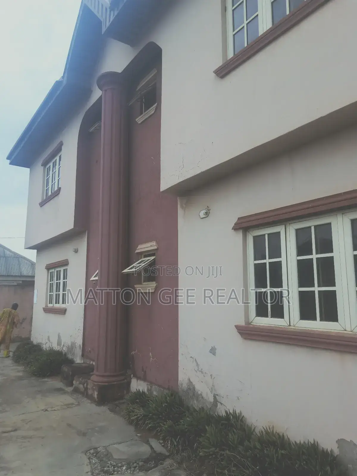 Furnished 3bdrm Block of Flats in Ogunlewe Estate, Igbogbo for sale in Igbogbo