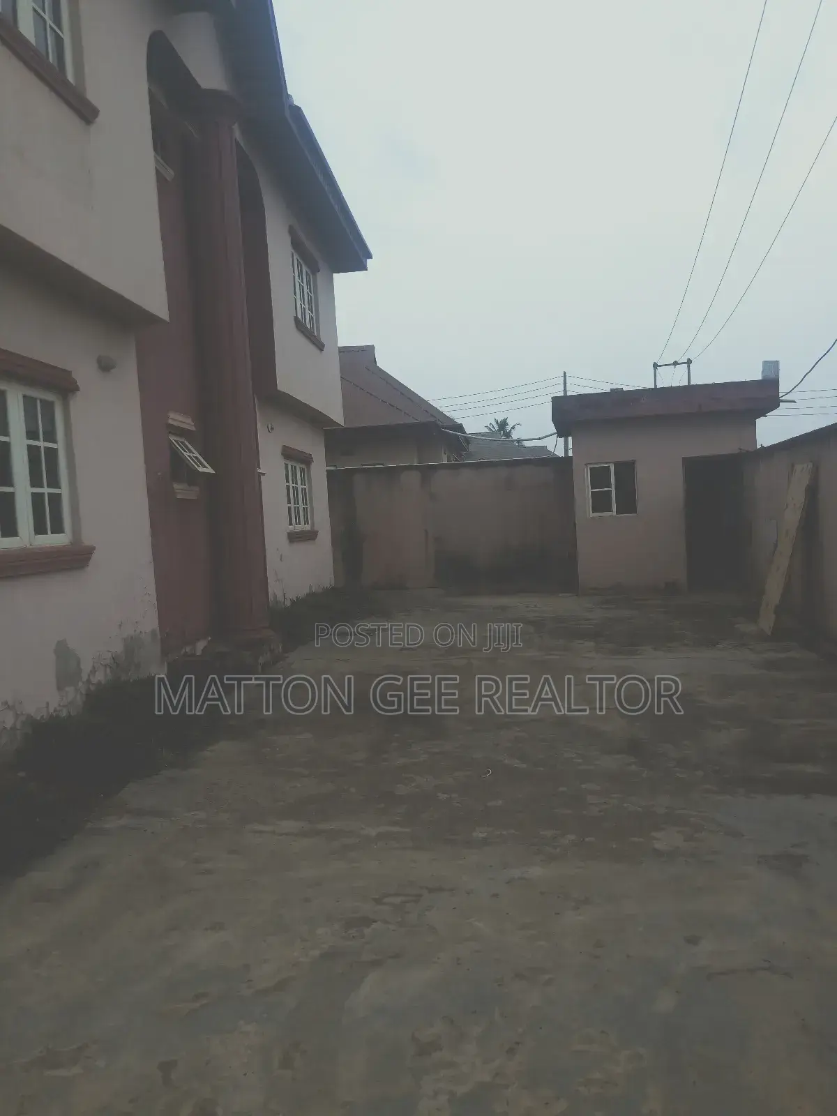 Furnished 3bdrm Block of Flats in Ogunlewe Estate, Igbogbo for sale in Igbogbo