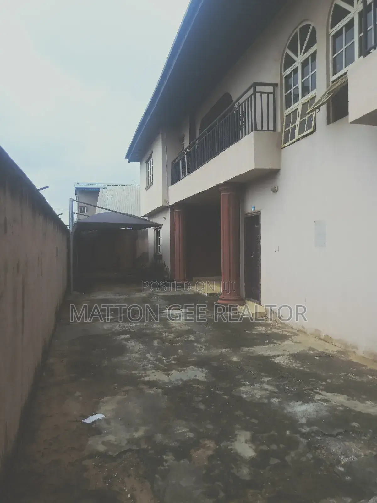 Furnished 3bdrm Block of Flats in Ogunlewe Estate, Igbogbo for sale in Igbogbo