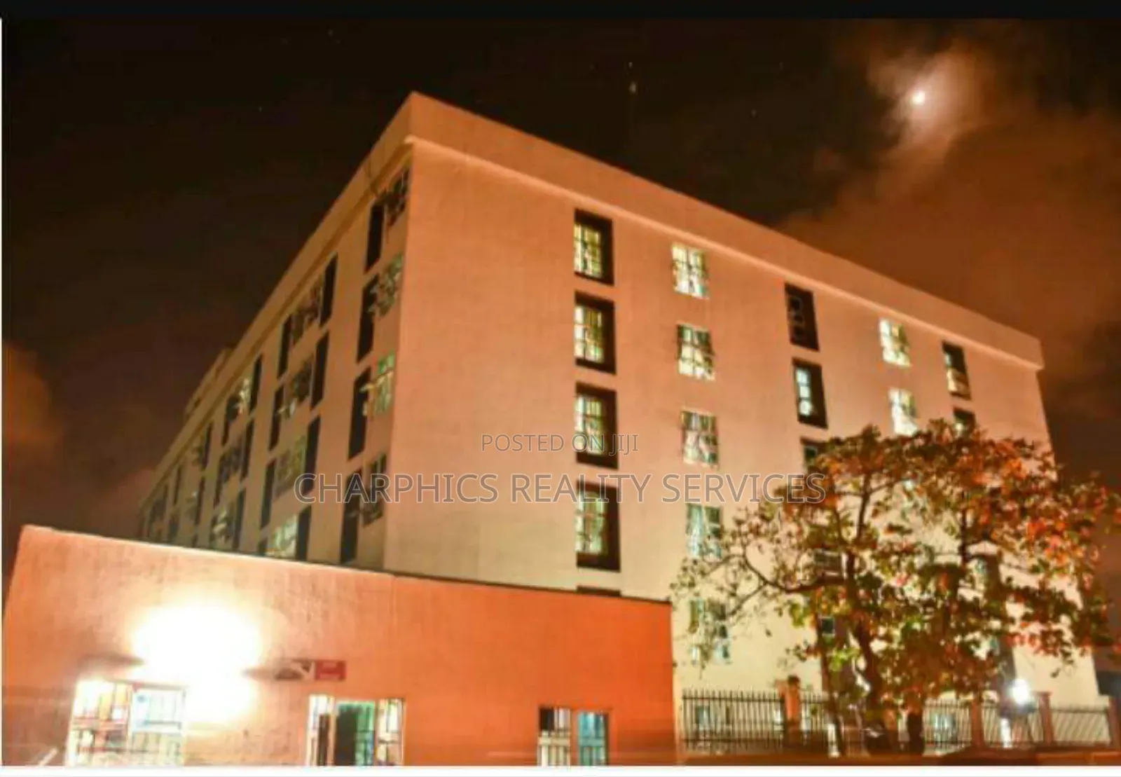 165 Rooms on Over 2,700 SQM at Yaba in Sabo / Yaba