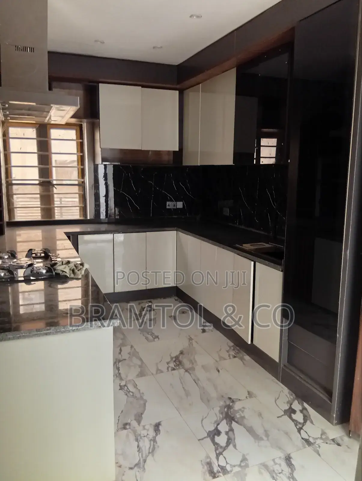 4bdrm Duplex in Sabon Lugbe for sale in Sabon Lugbe