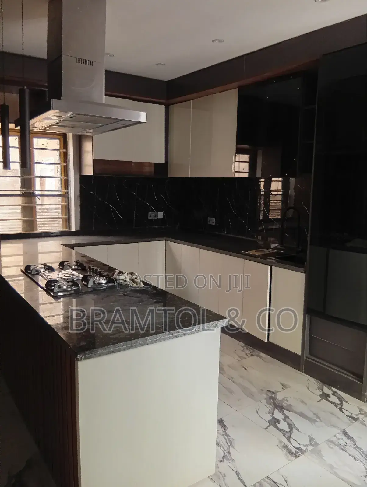 4bdrm Duplex in Sabon Lugbe for sale in Sabon Lugbe