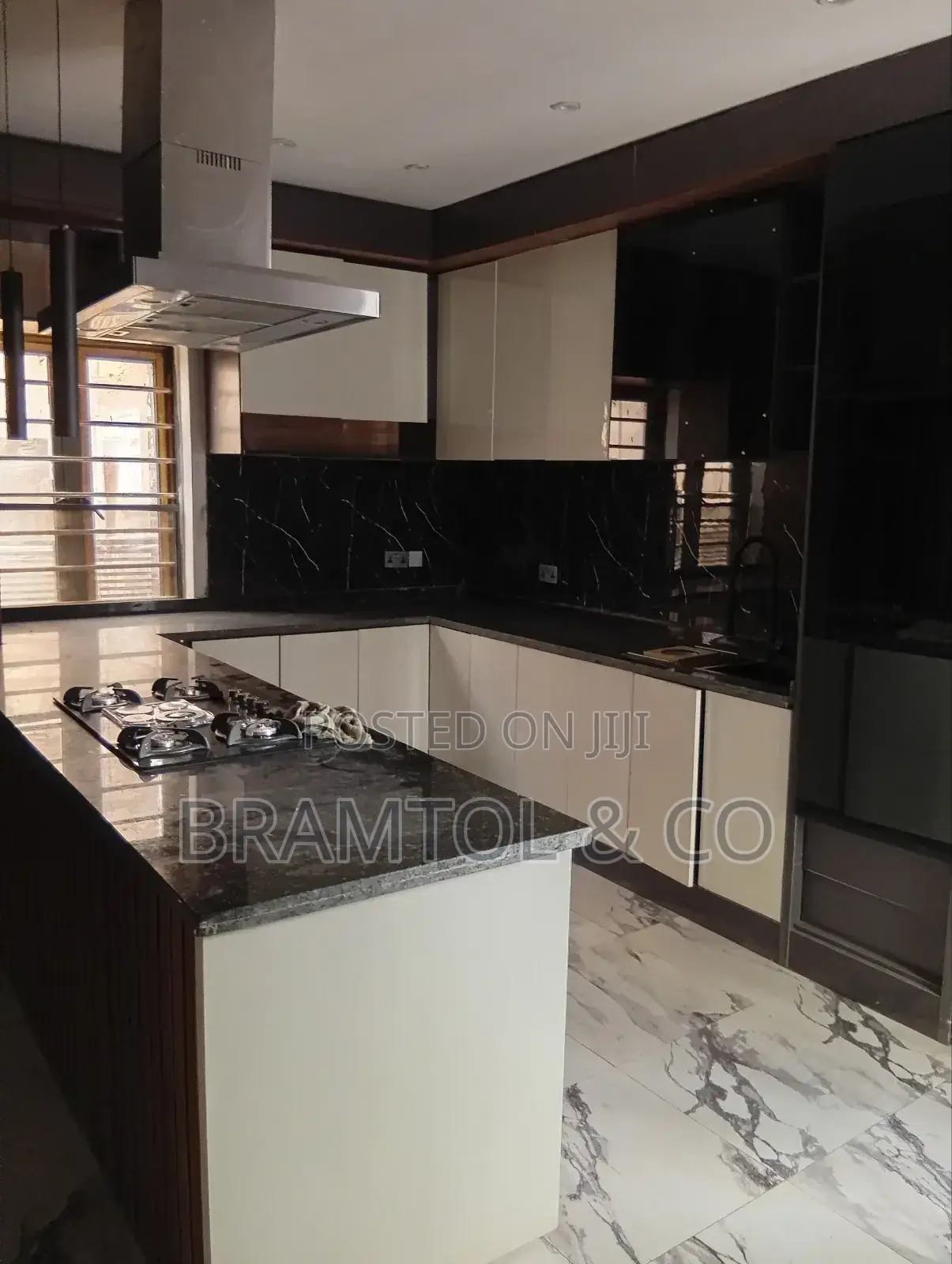 4bdrm Duplex in Sabon Lugbe for sale in Sabon Lugbe