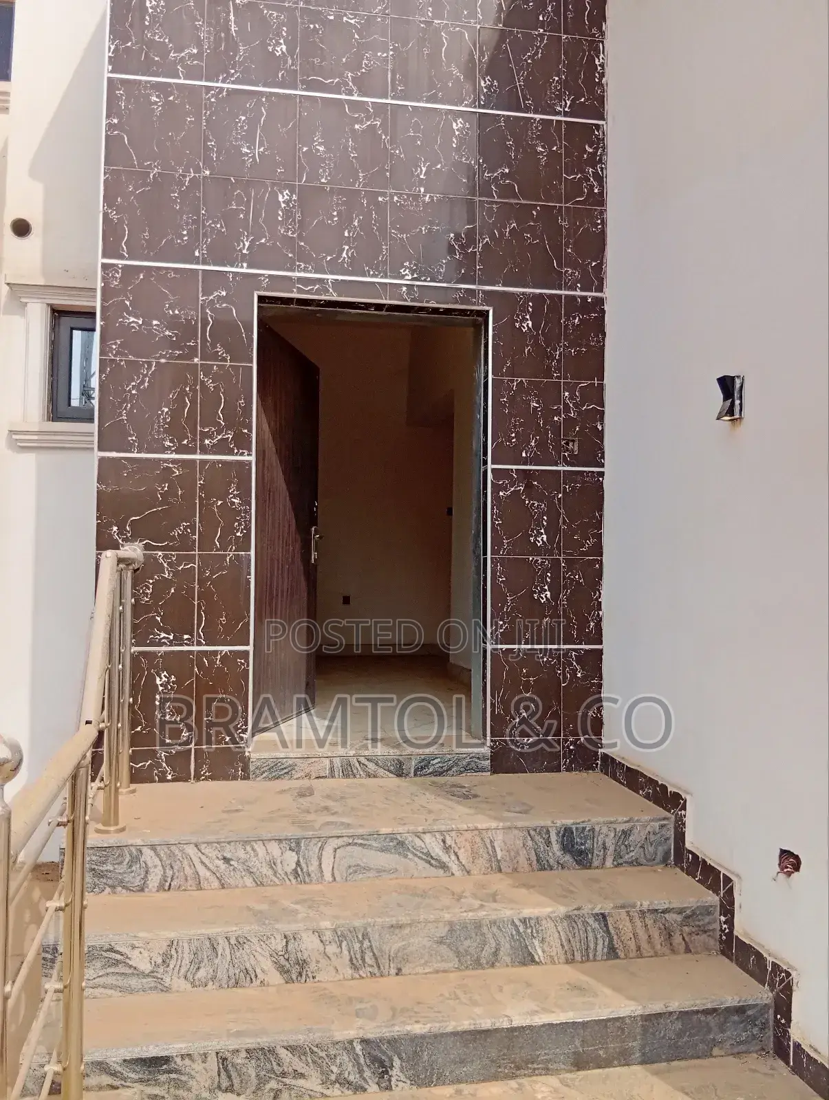 5bdrm Duplex in Sabon Lugbe for sale in Sabon Lugbe