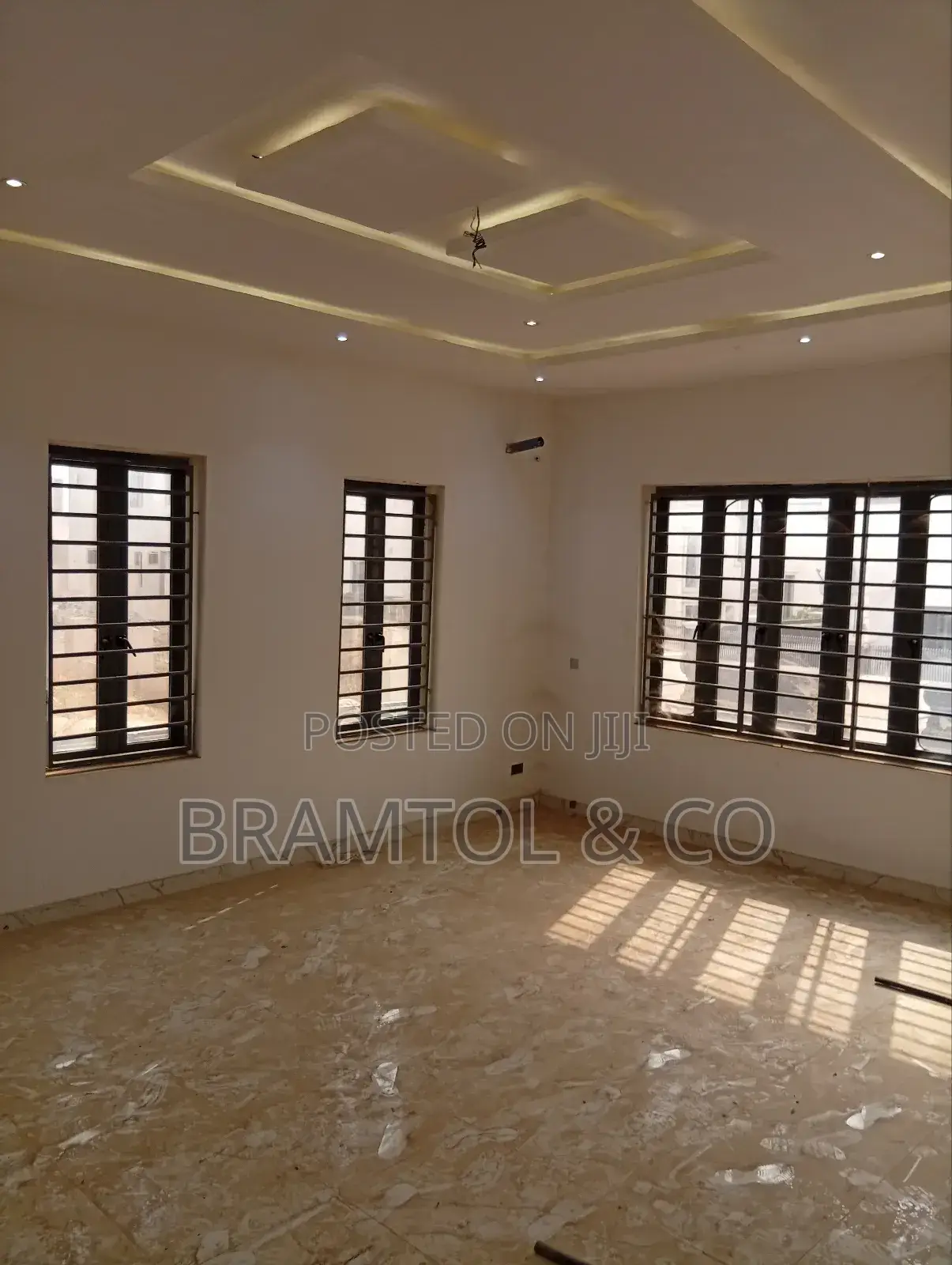 5bdrm Duplex in Sabon Lugbe for sale in Sabon Lugbe