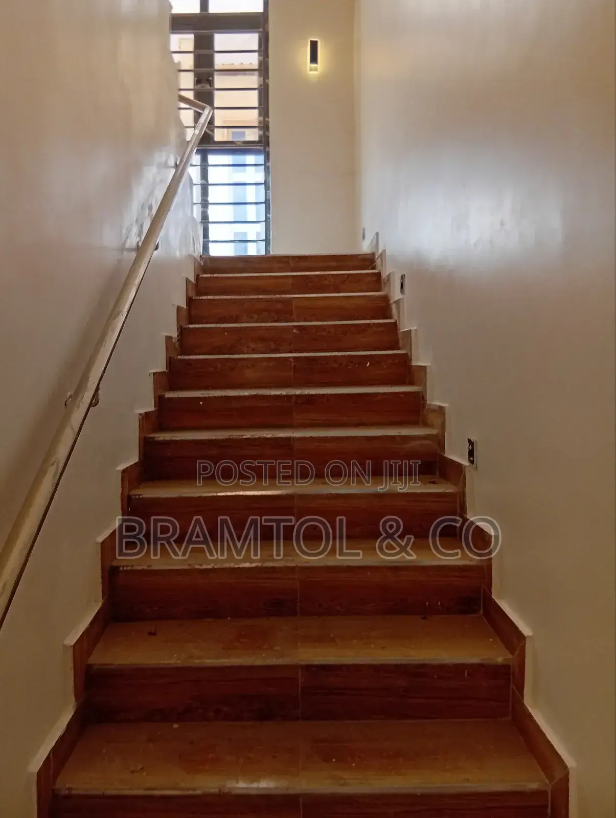 5bdrm Duplex in Sabon Lugbe for sale in Sabon Lugbe