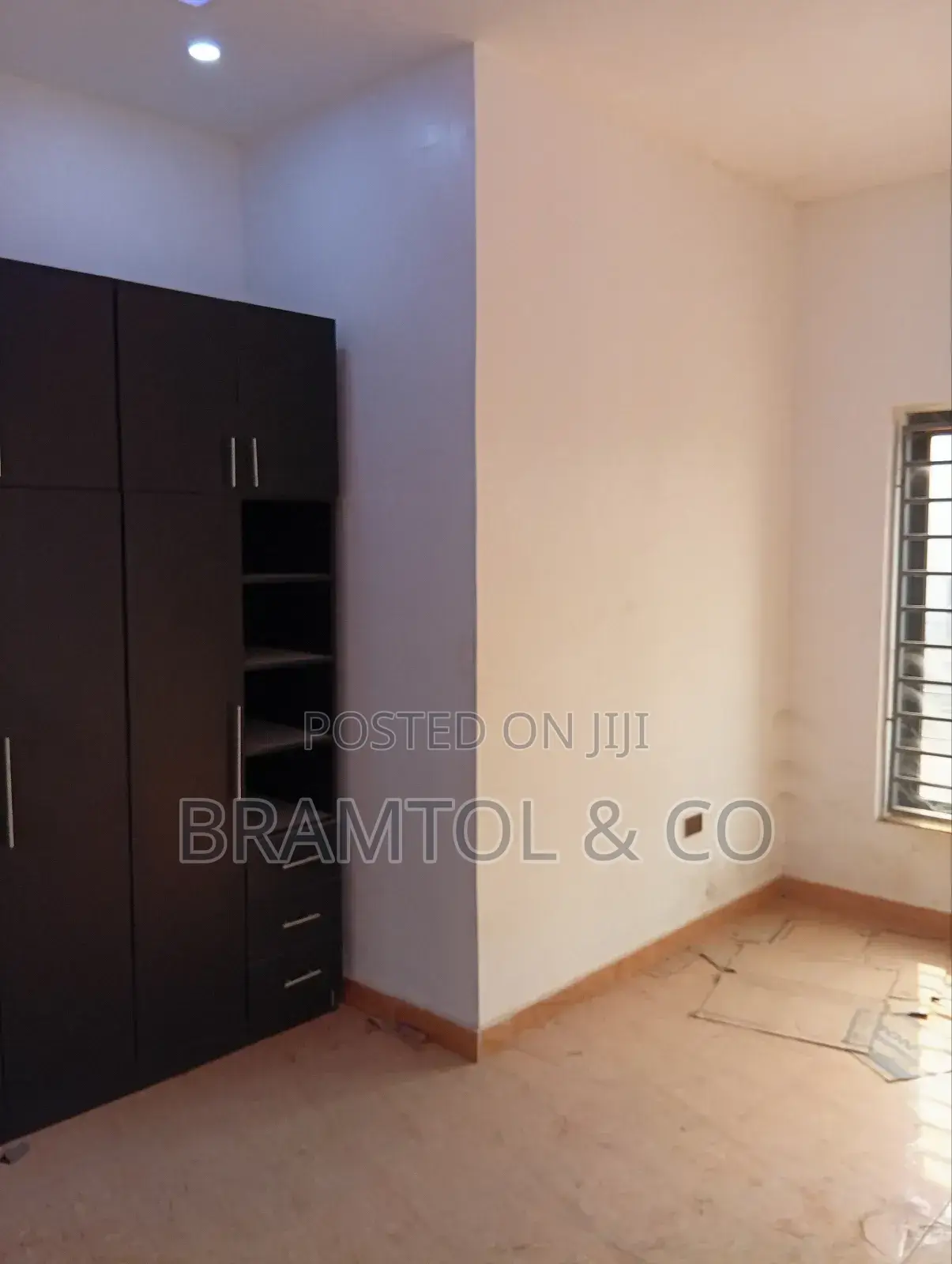 5bdrm Duplex in Sabon Lugbe for sale in Sabon Lugbe