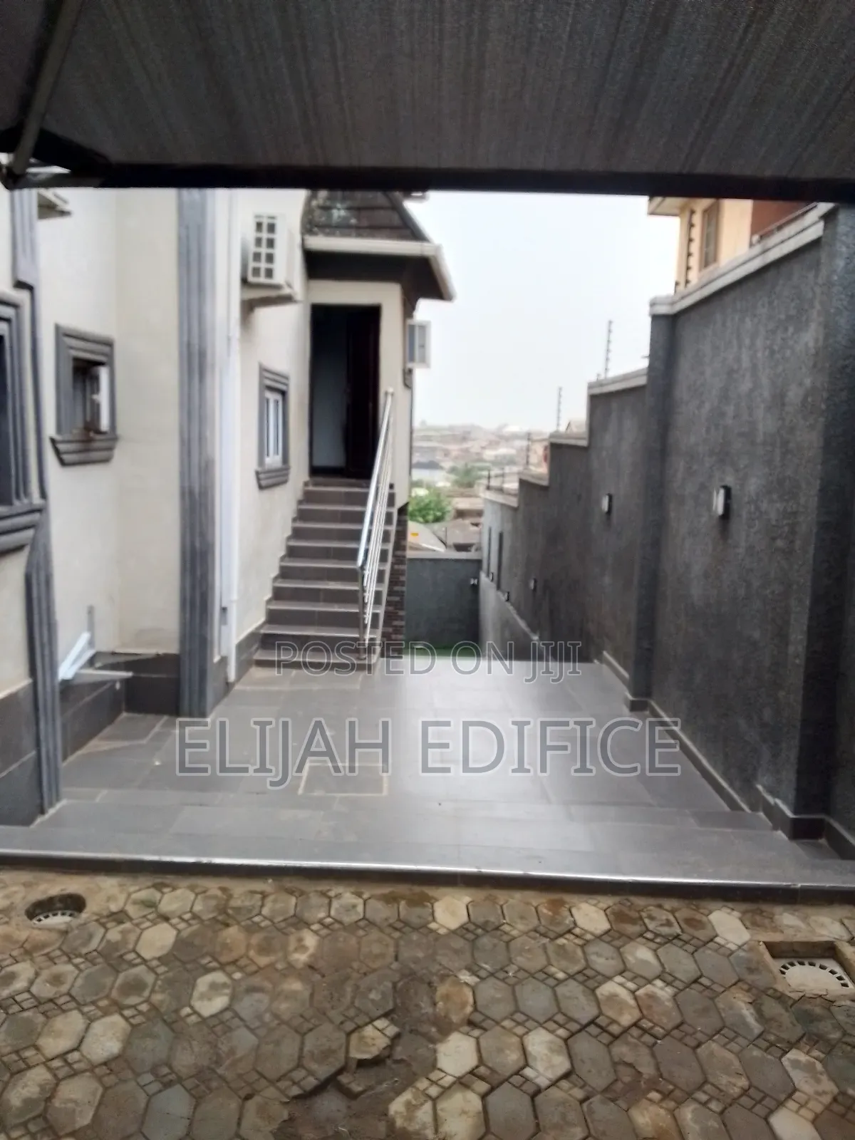 Furnished 3bdrm Duplex in Ota Ona, Ikorodu Garage for rent in Ikorodu Garage
