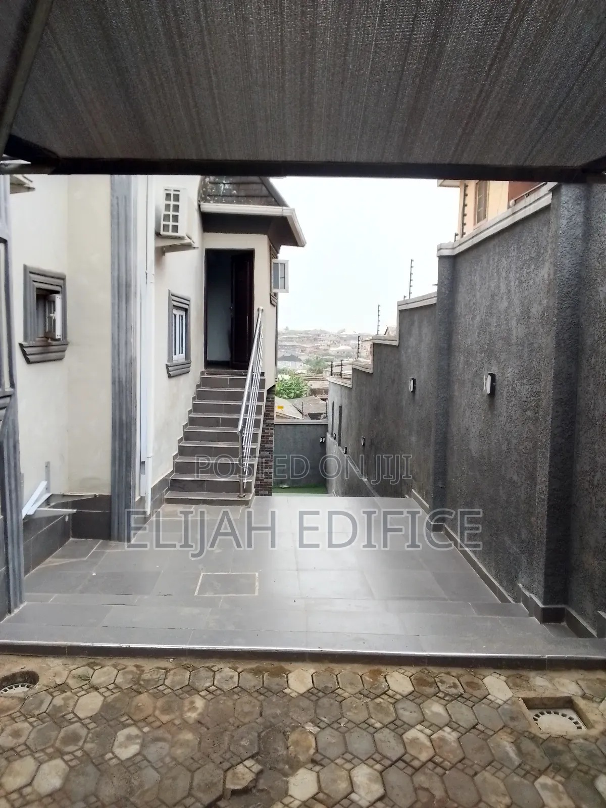 Furnished 3bdrm Duplex in Ota Ona, Ikorodu Garage for rent in Ikorodu Garage