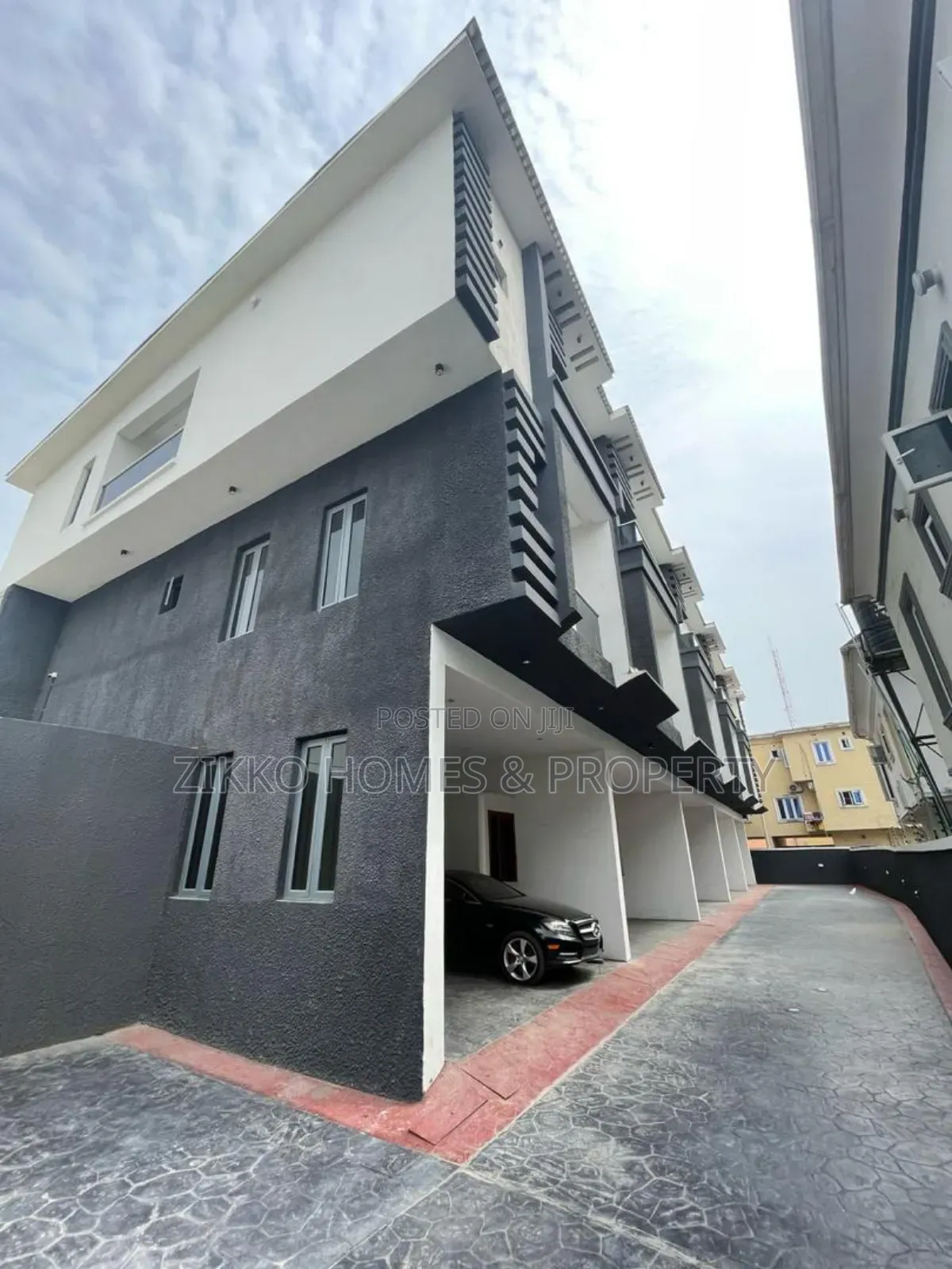 4bdrm Townhouse/Terrace In Ikate, Lekki For Sale in Lekki