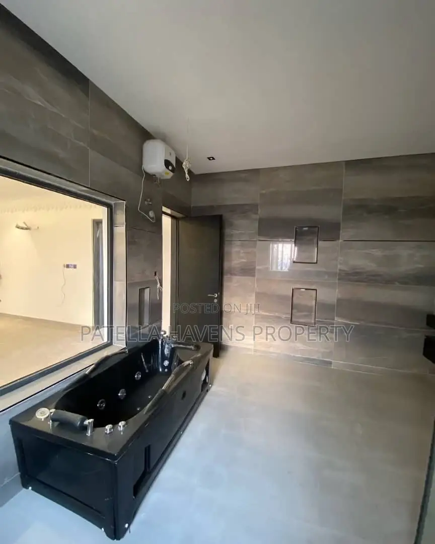 5bdrm Duplex in Kado for sale in Kado