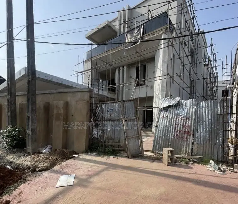 7bdrm Duplex in Ikeja Gra Lagos for sale in Ikeja GRA
