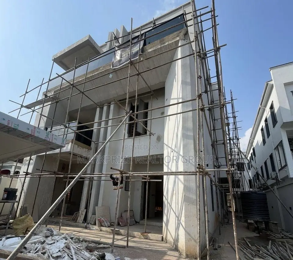 7bdrm Duplex in Ikeja Gra Lagos for sale in Ikeja GRA