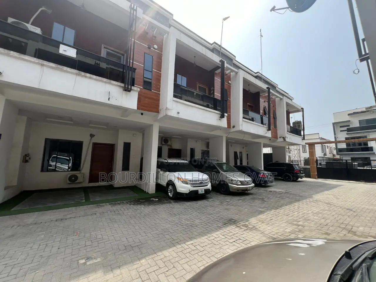 3bdrm Duplex in Ikota for sale in Ikota