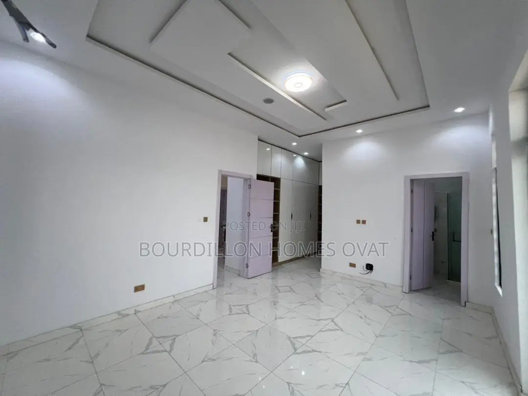 4bdrm Duplex in Ikota for sale in Ikota