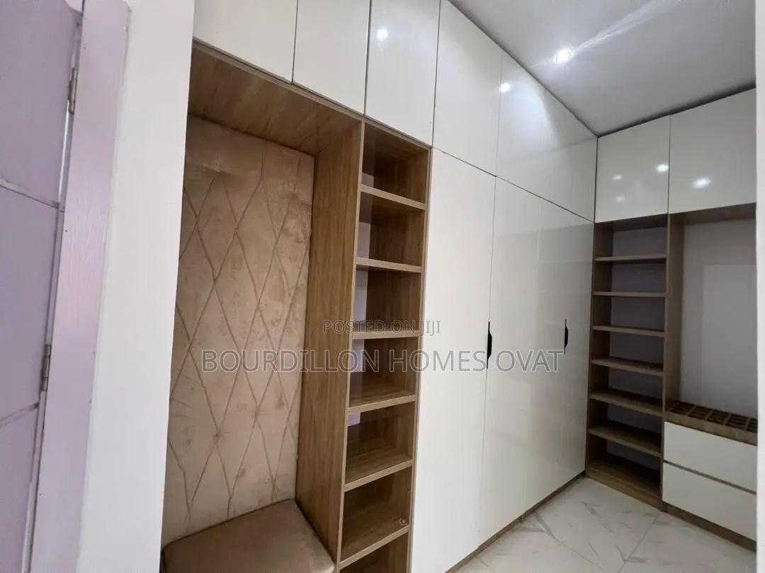 4bdrm Duplex in Ikota for sale in Ikota