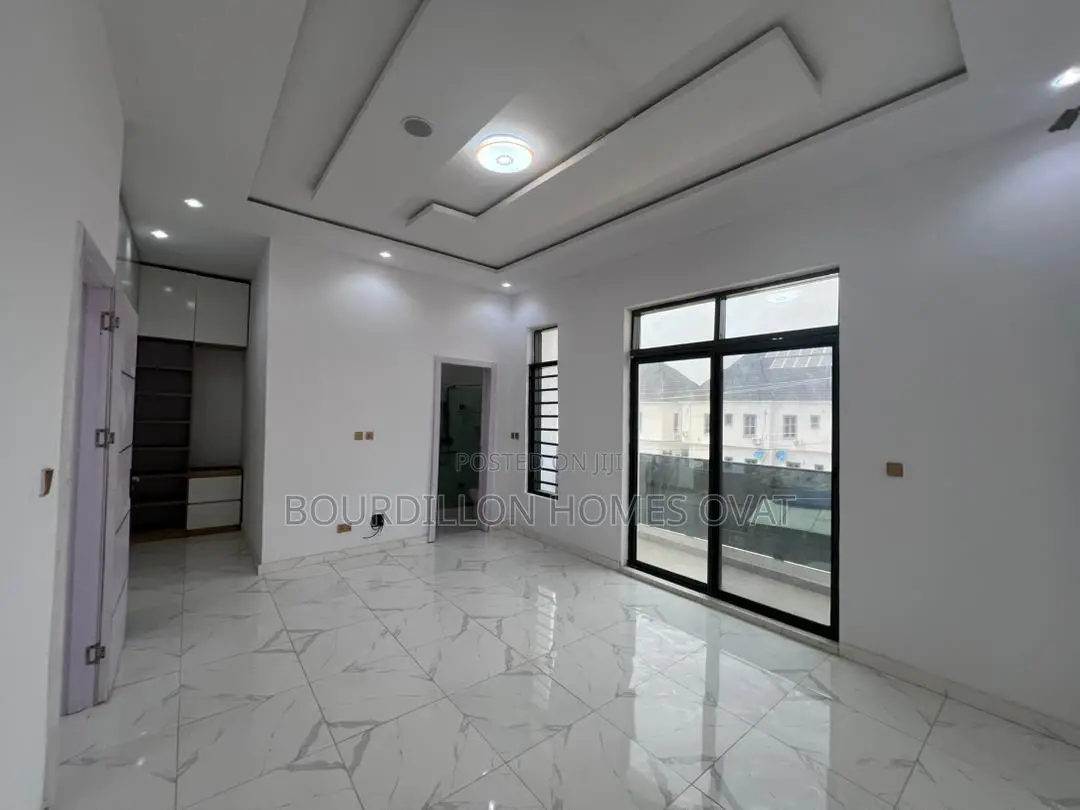 4bdrm Duplex in Ikota for sale in Ikota