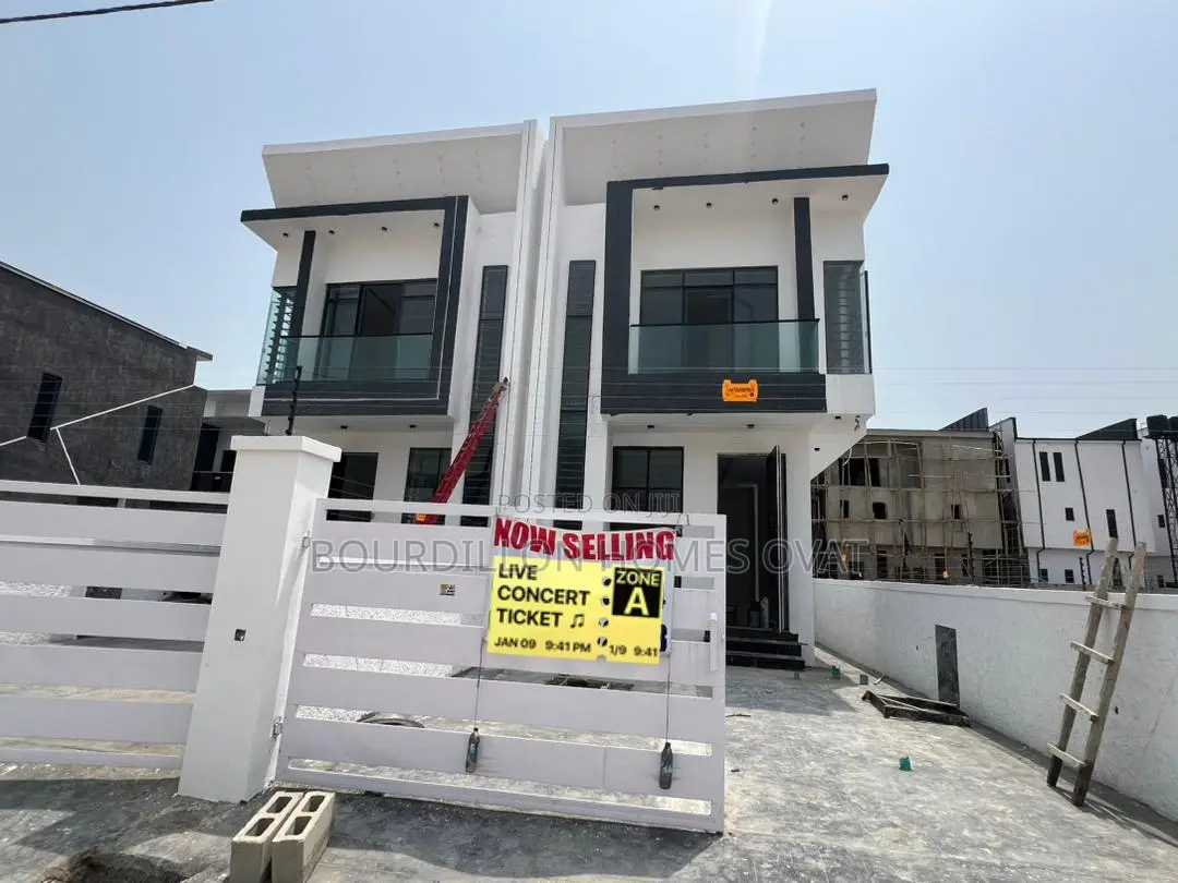 4bdrm Duplex in Ikota for sale in Ikota