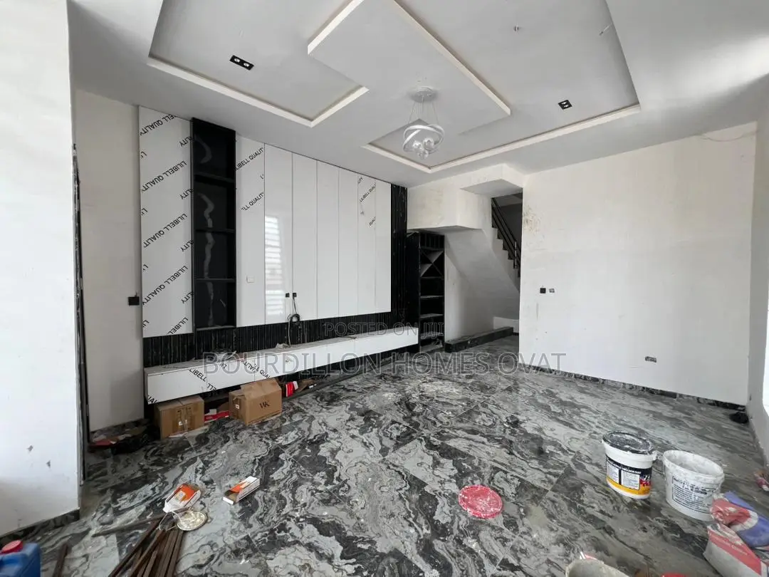 4bdrm Duplex in Ikota for sale in Ikota