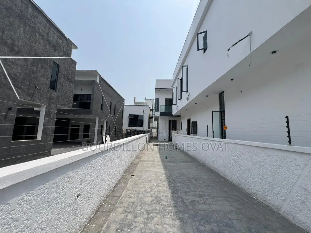 4bdrm Duplex in Ikota for sale in Ikota
