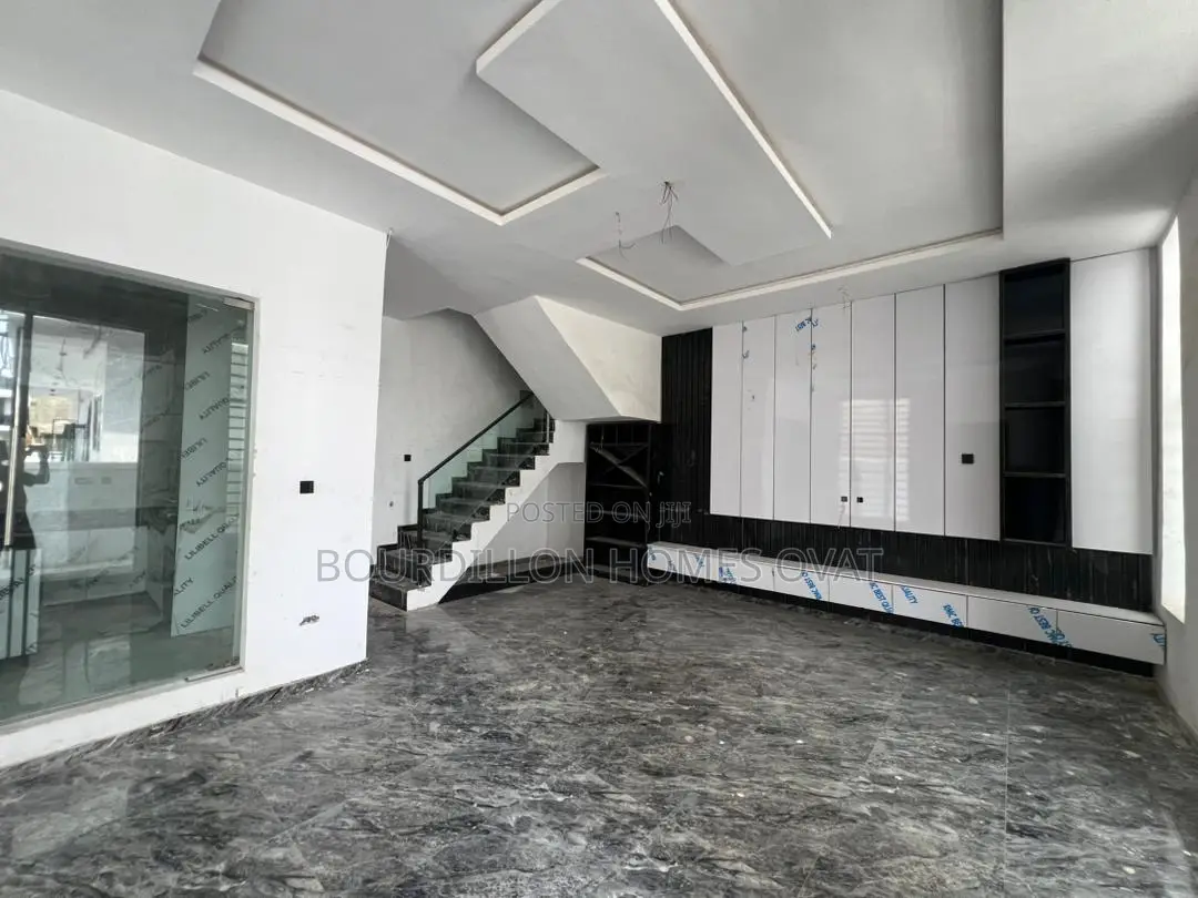 4bdrm Duplex in Ikota for sale in Ikota