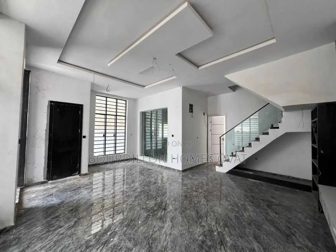 4bdrm Duplex in Ikota for sale in Ikota