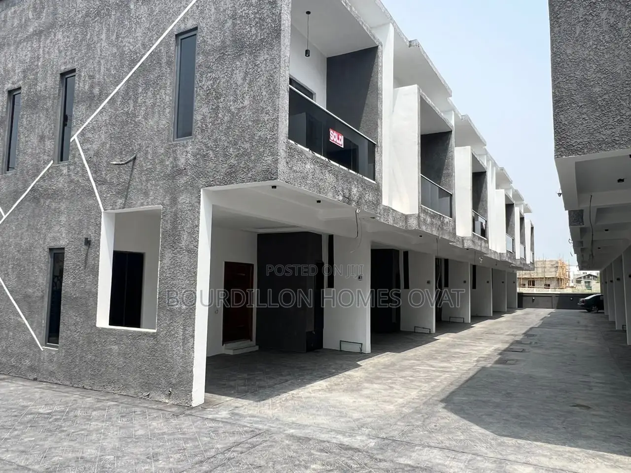 4bdrm Duplex in Ikota for sale in Ikota