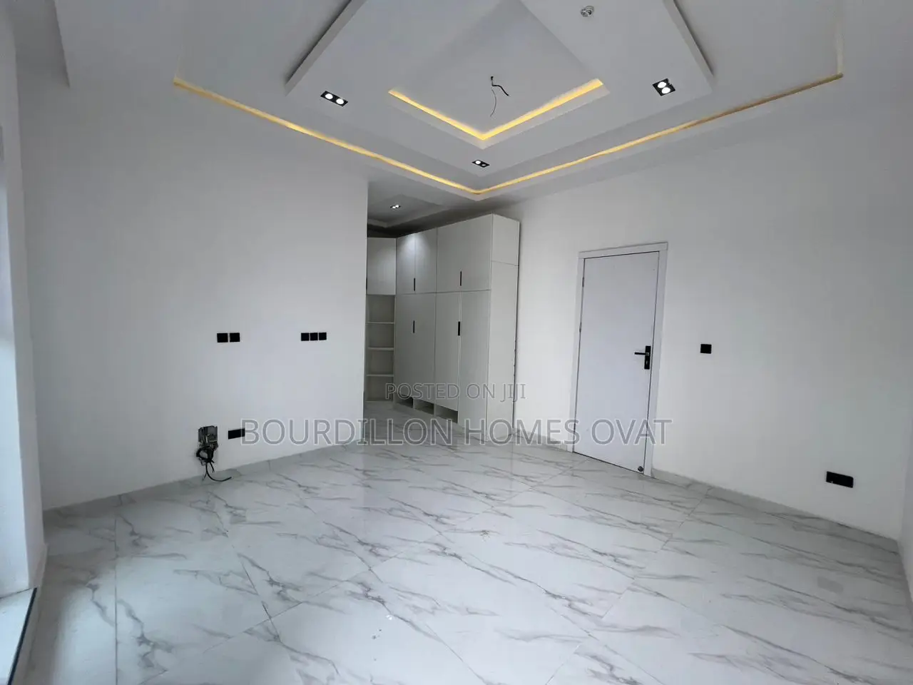4bdrm Duplex in Ikota for sale in Ikota
