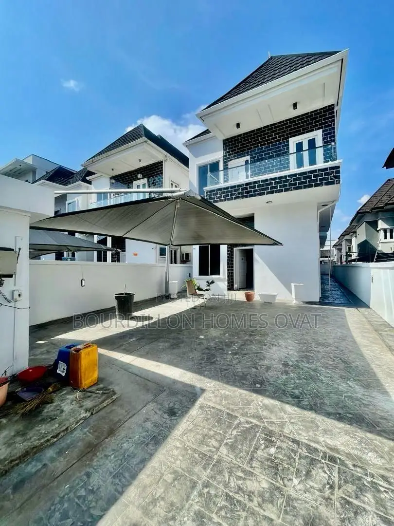 5bdrm Duplex in Ikate for sale in Ikate