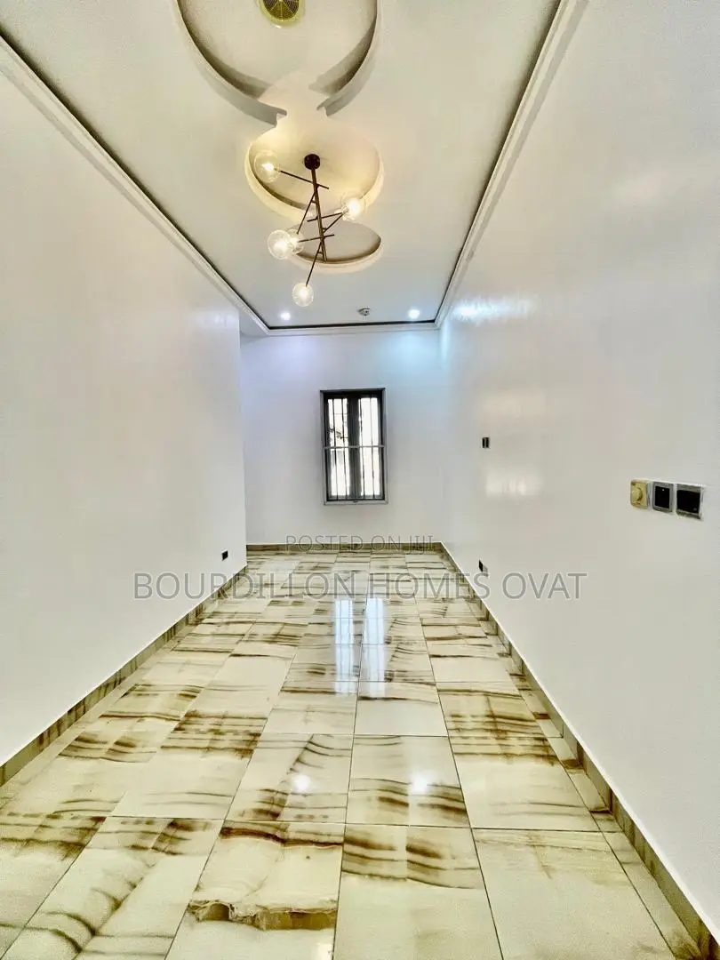 5bdrm Duplex in Ikate for sale in Ikate