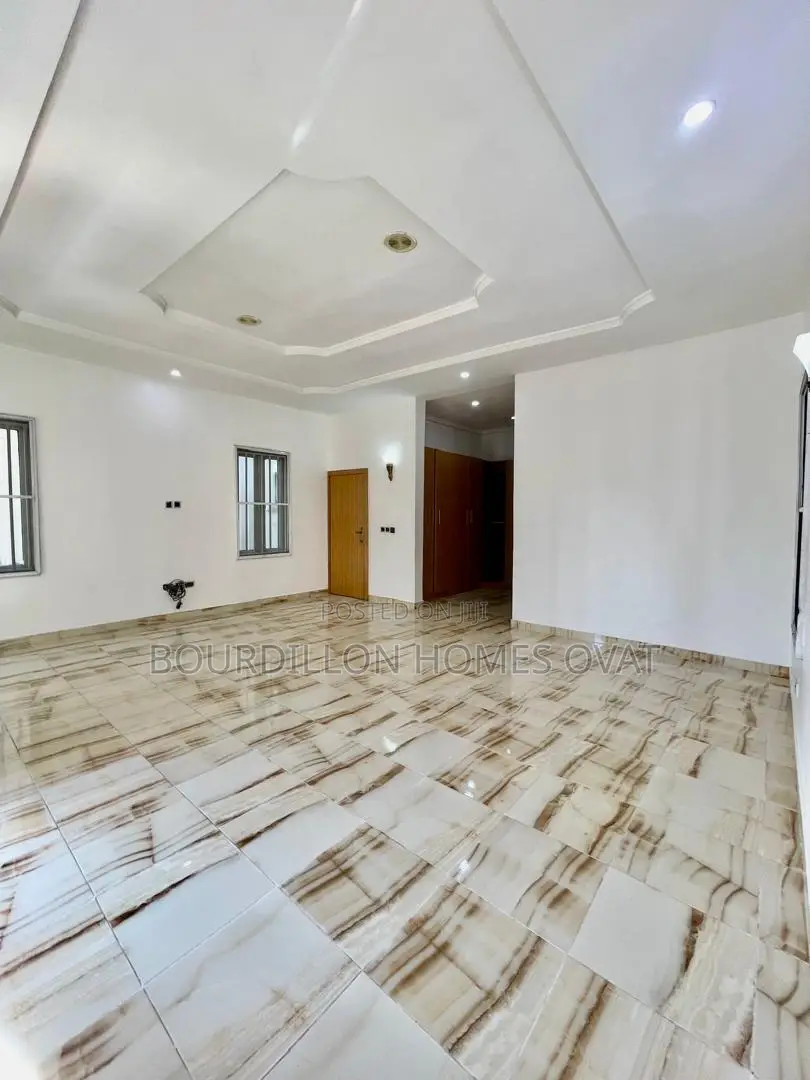 5bdrm Duplex in Ikate for sale in Ikate