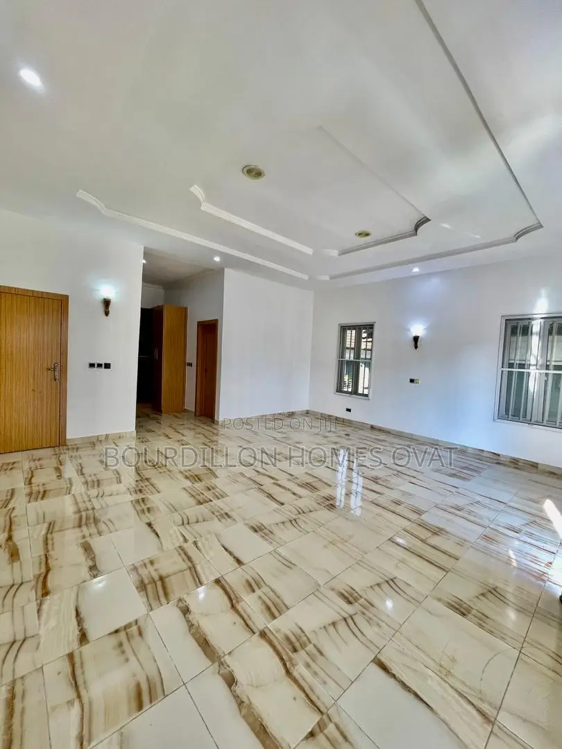 5bdrm Duplex in Ikate for sale in Ikate