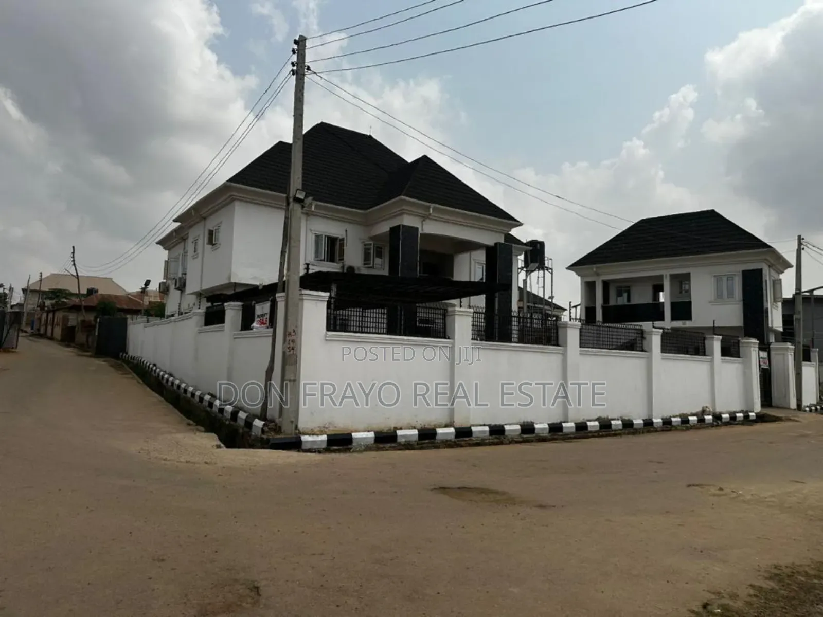 11bdrm Duplex in Adeoje Estate, Akala Express for sale in Akala Express