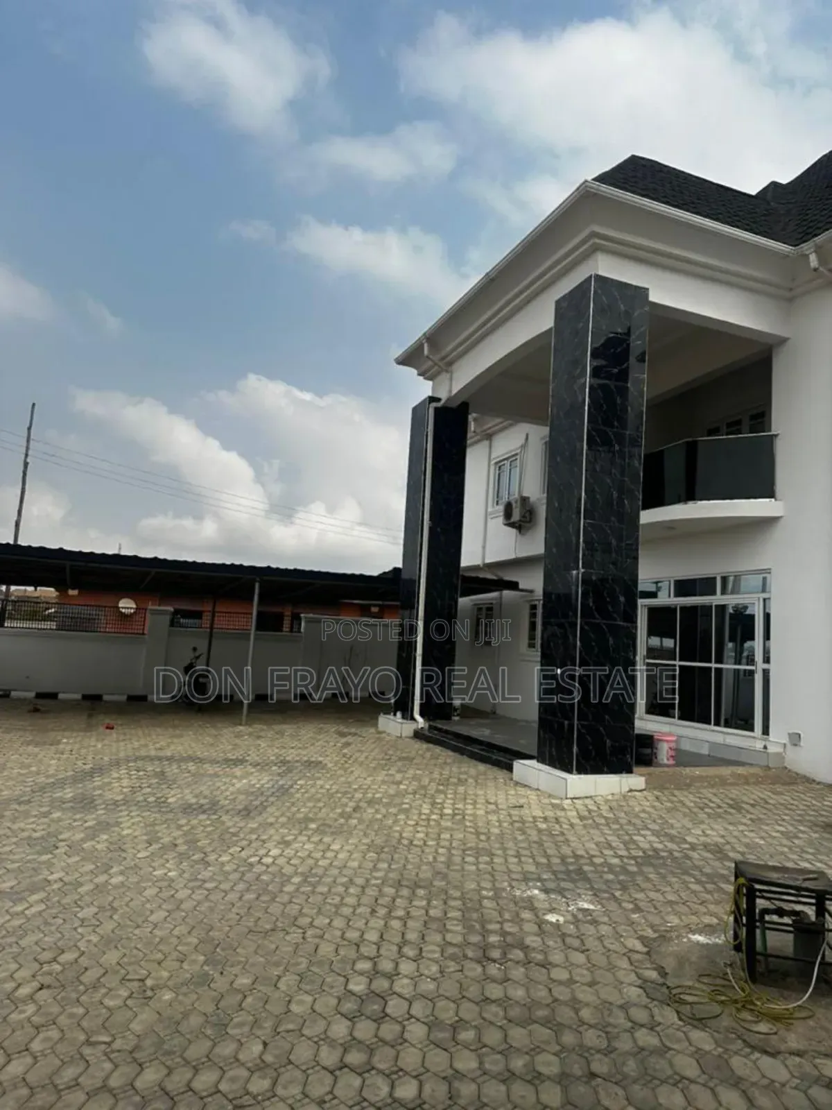 11bdrm Duplex in Adeoje Estate, Akala Express for sale in Akala Express