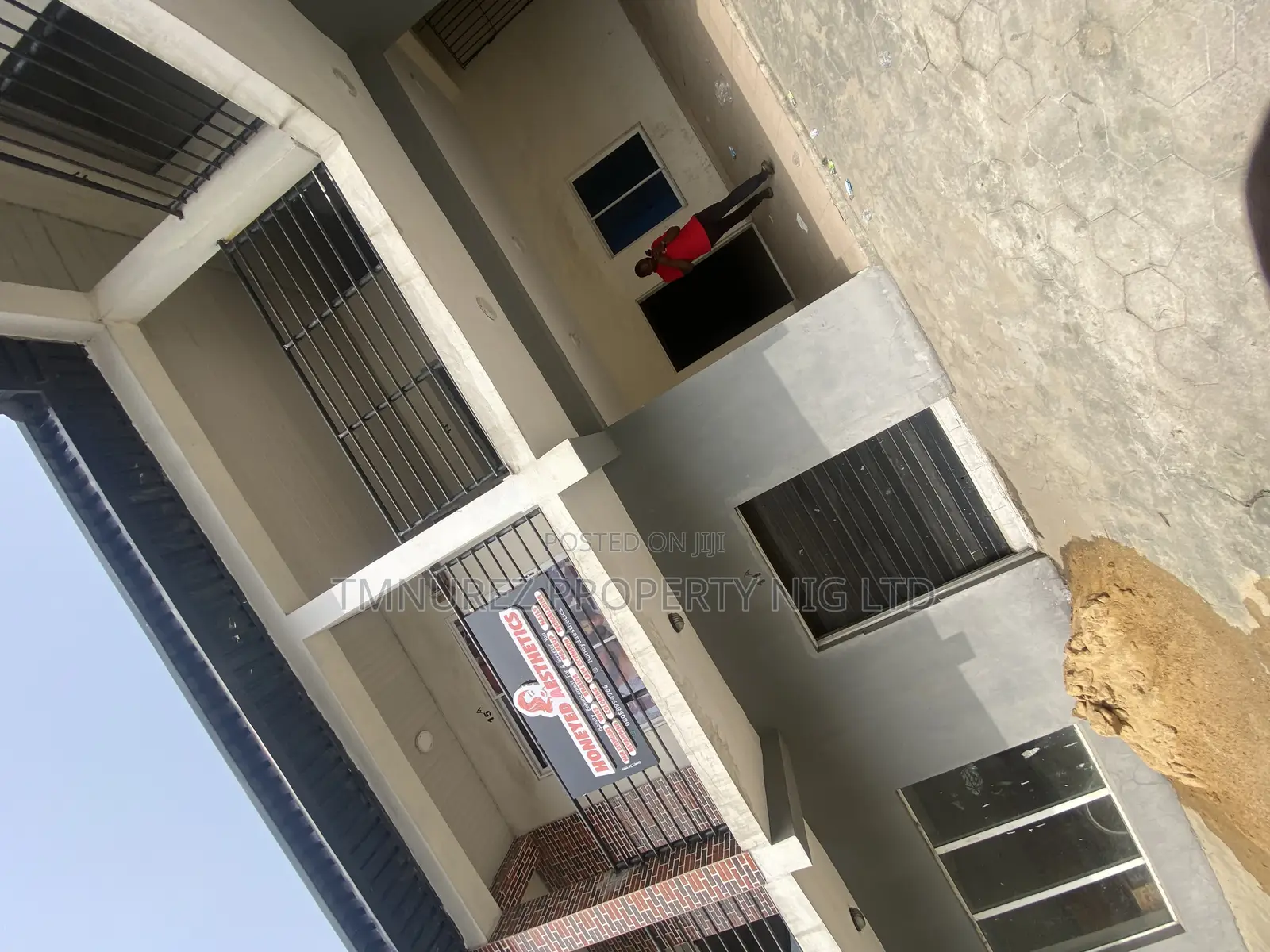 Warehouse to Let in Ajah