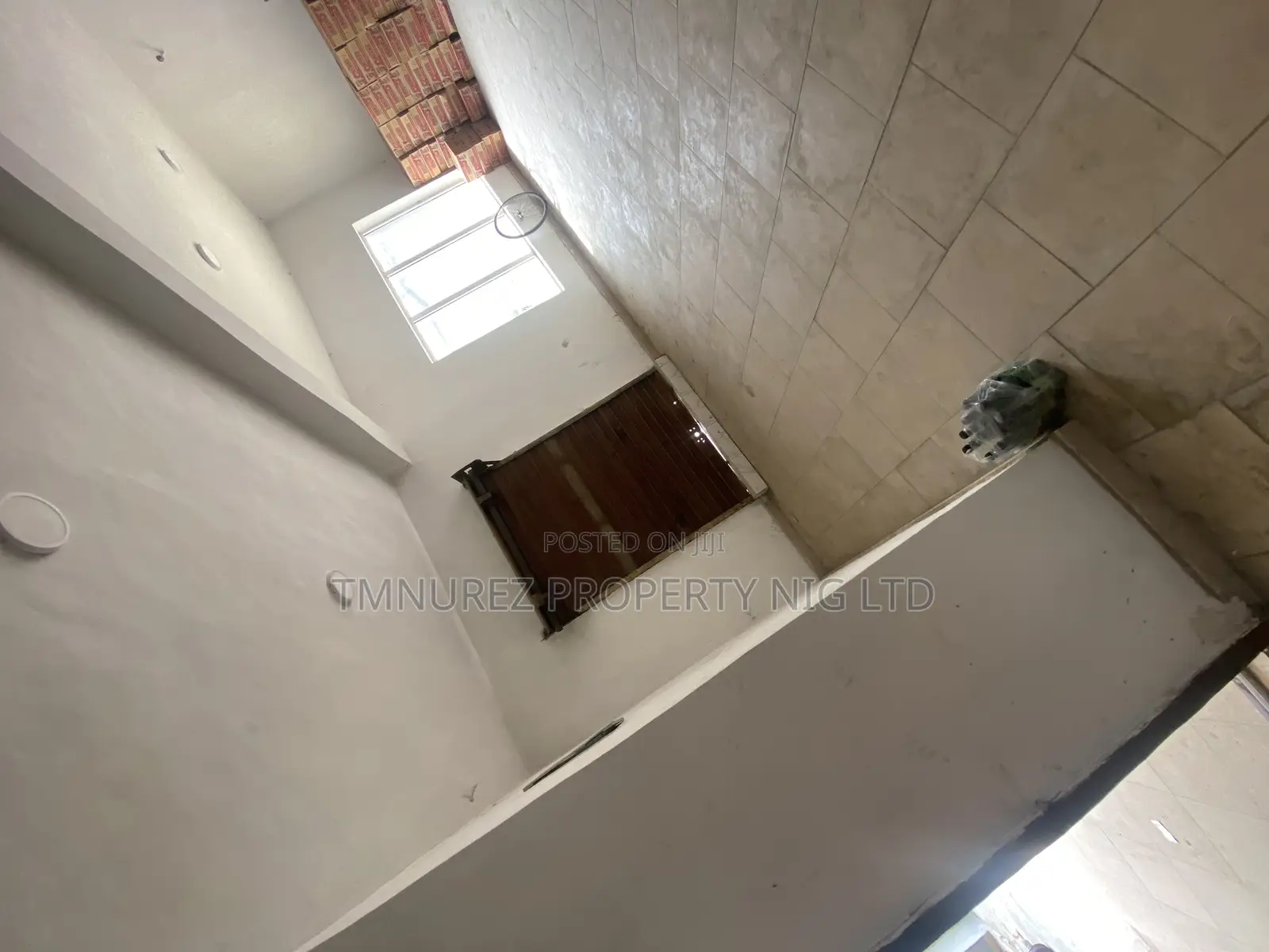 Warehouse to Let in Ajah