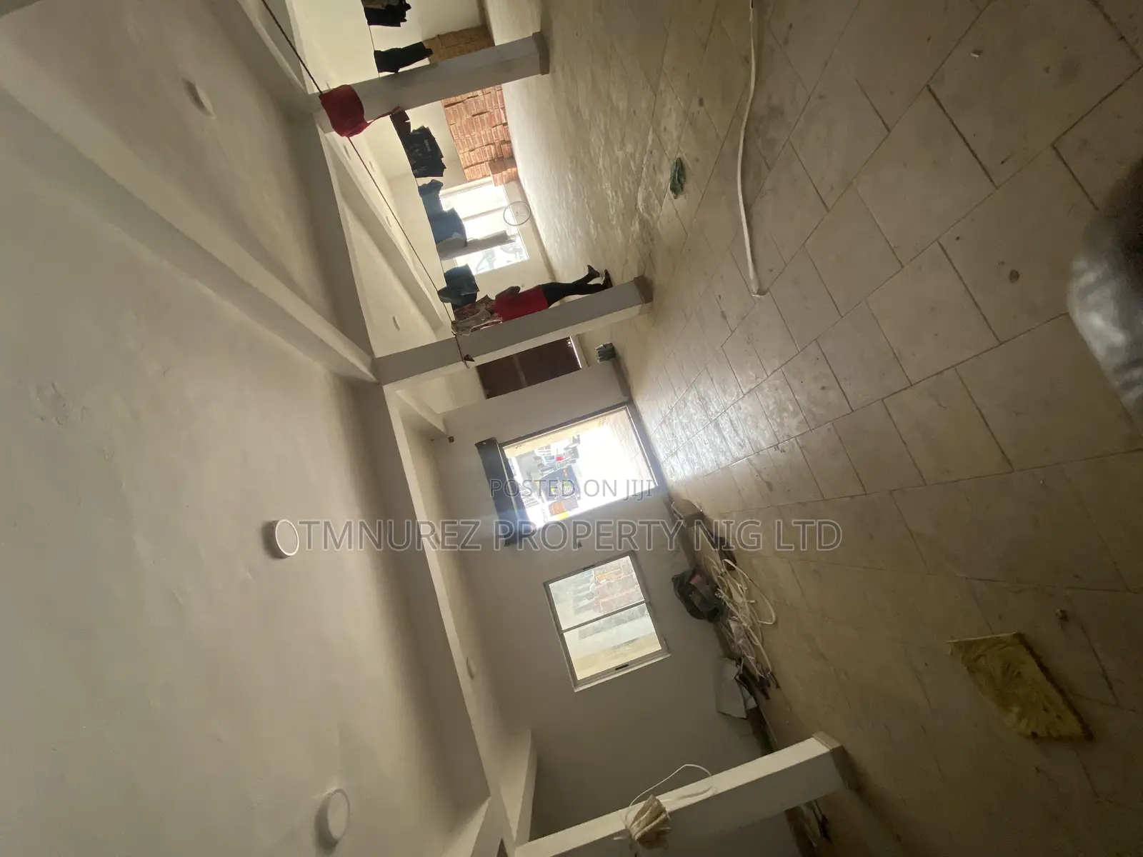 Warehouse to Let in Ajah