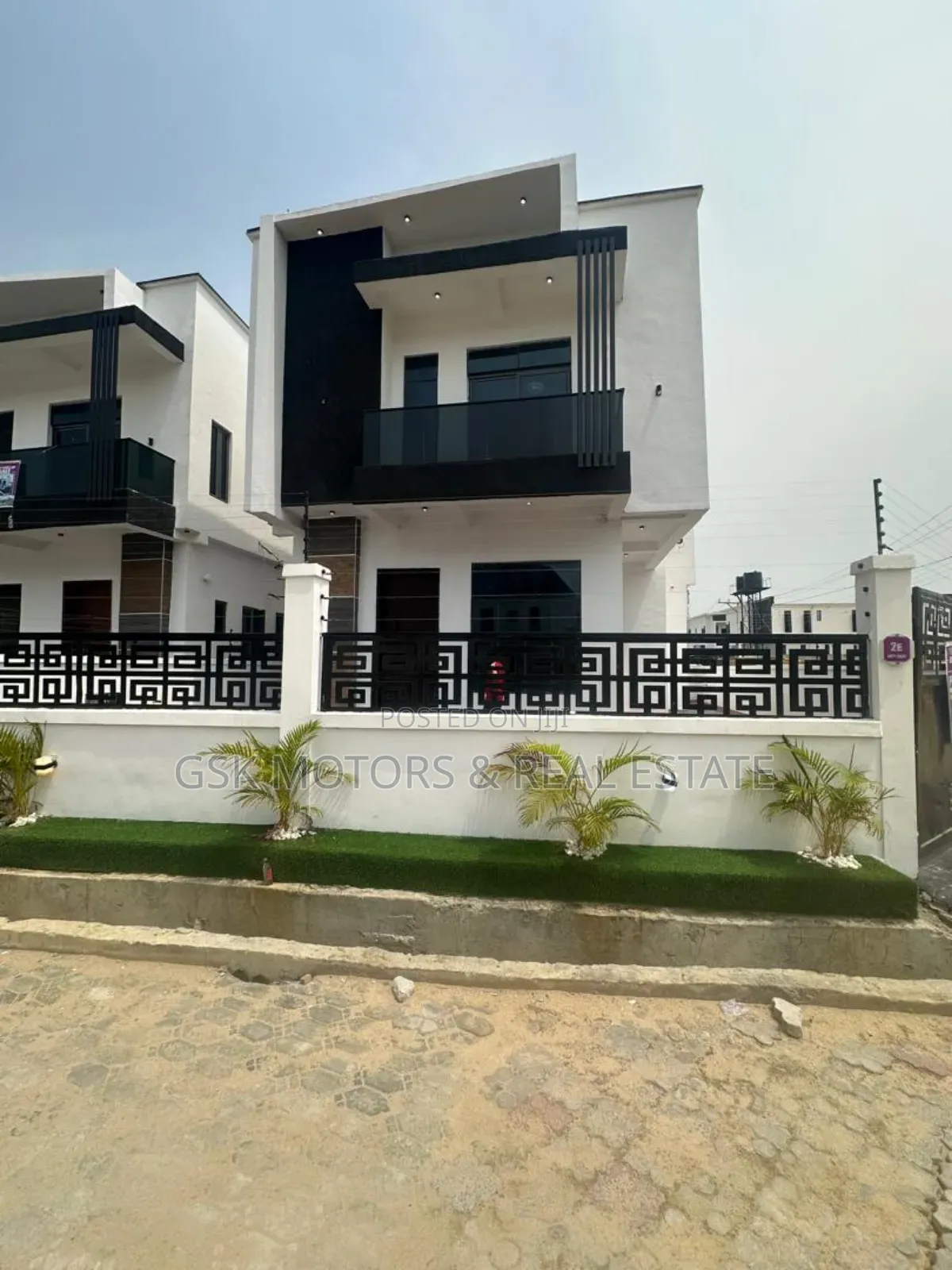 4bdrm Duplex In Ikota Villa For Sale in Ikota
