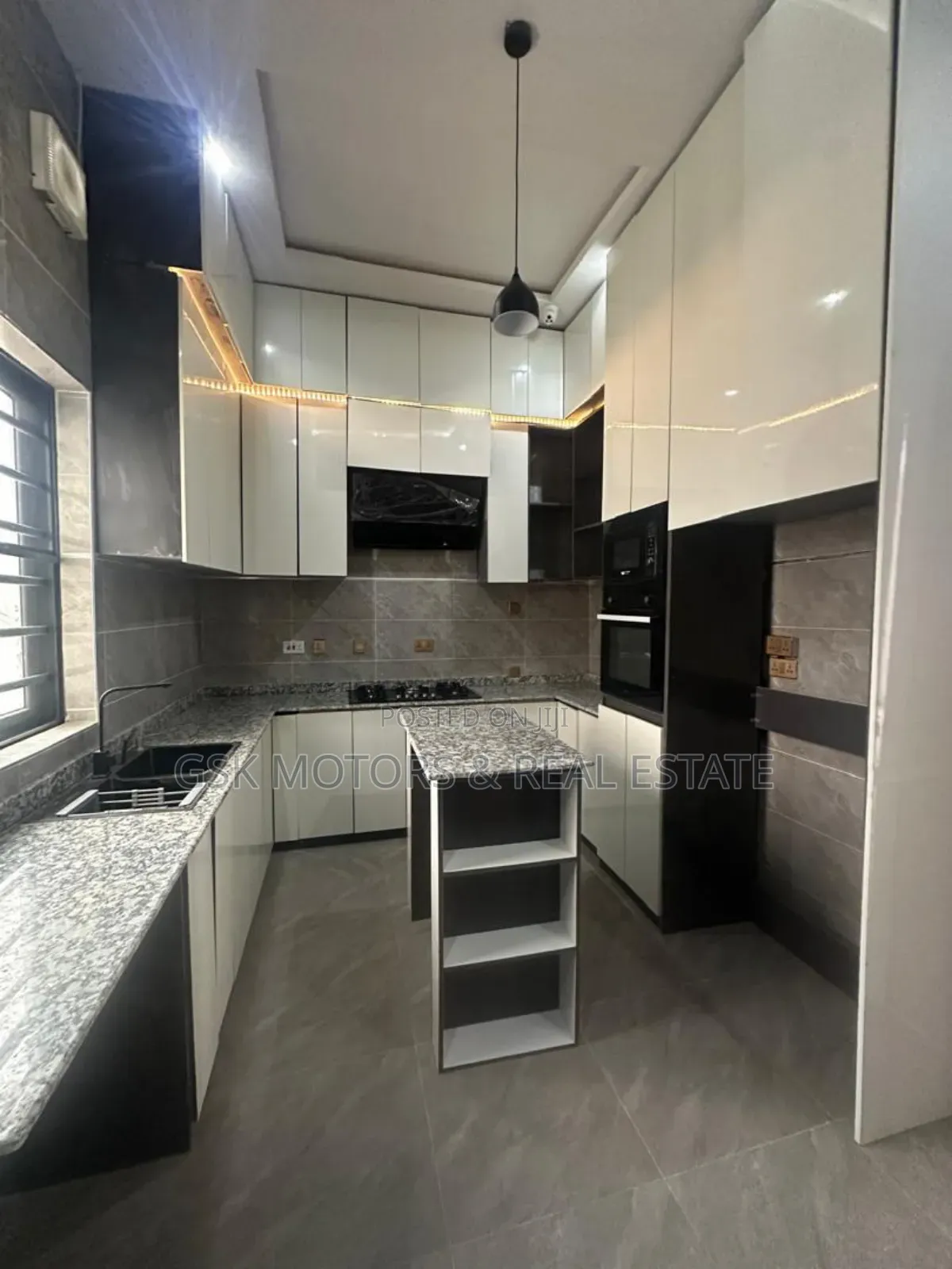 4bdrm Duplex In Ikota Villa For Sale in Ikota