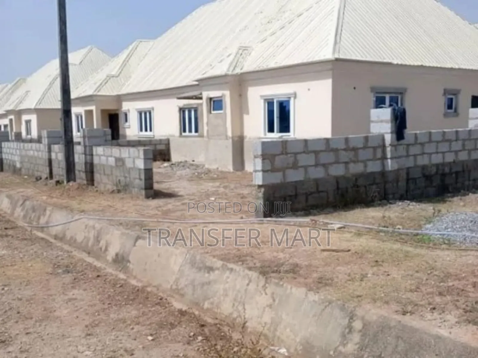 3bdrm Bungalow in Idu Train Station for sale in Idu Industrial
