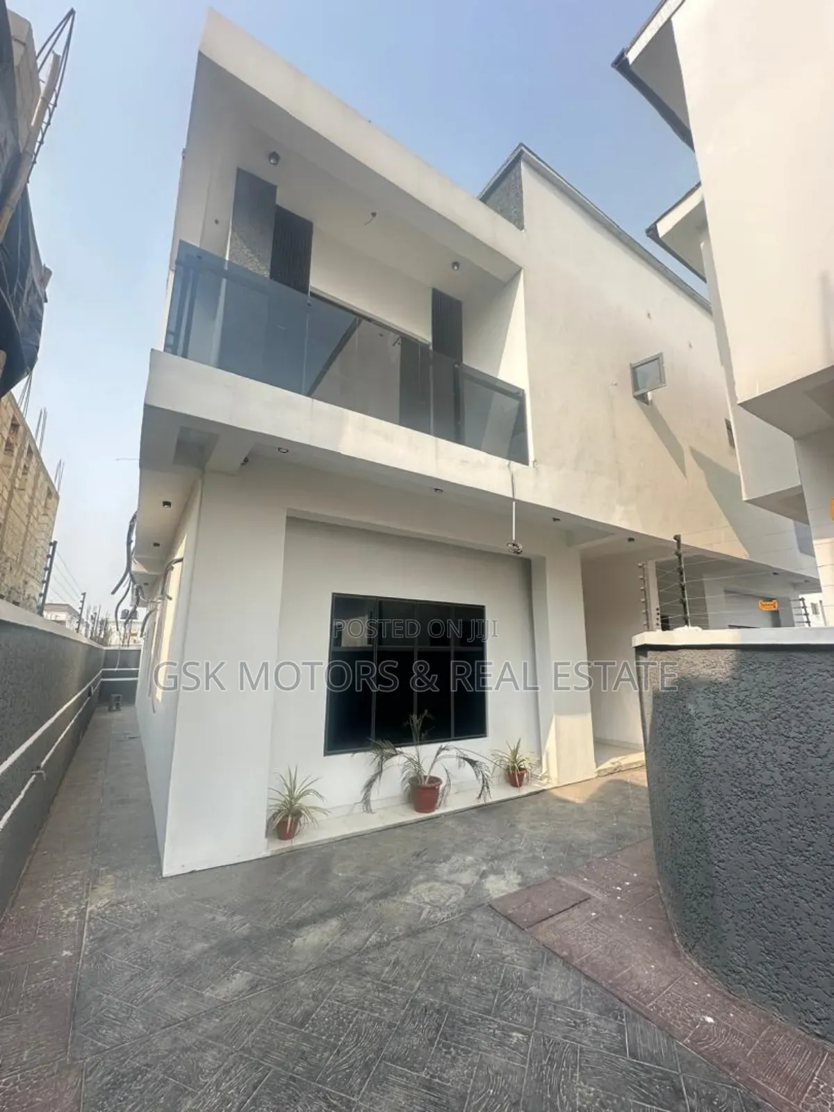 4bdrm Duplex In Ikota Gra Lekki For Sale in Ikota