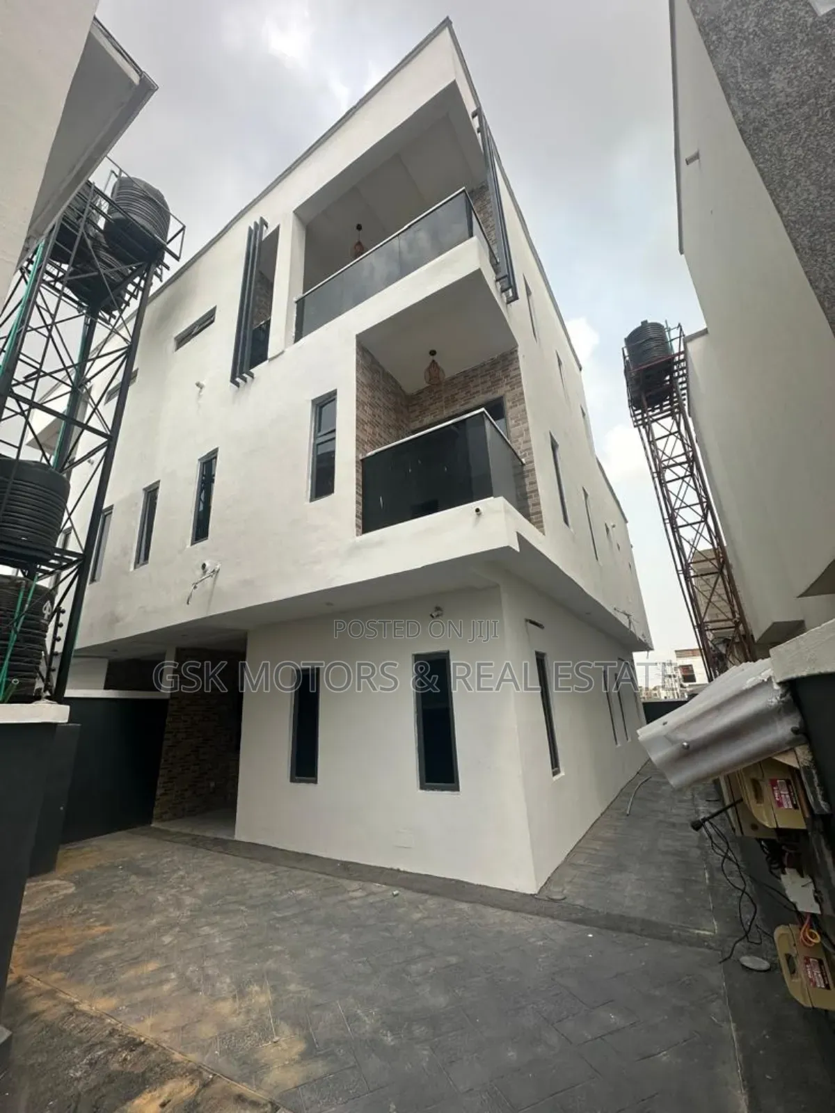 4bdrm Duplex In Ikota Gra Lekki For Sale in Ikota