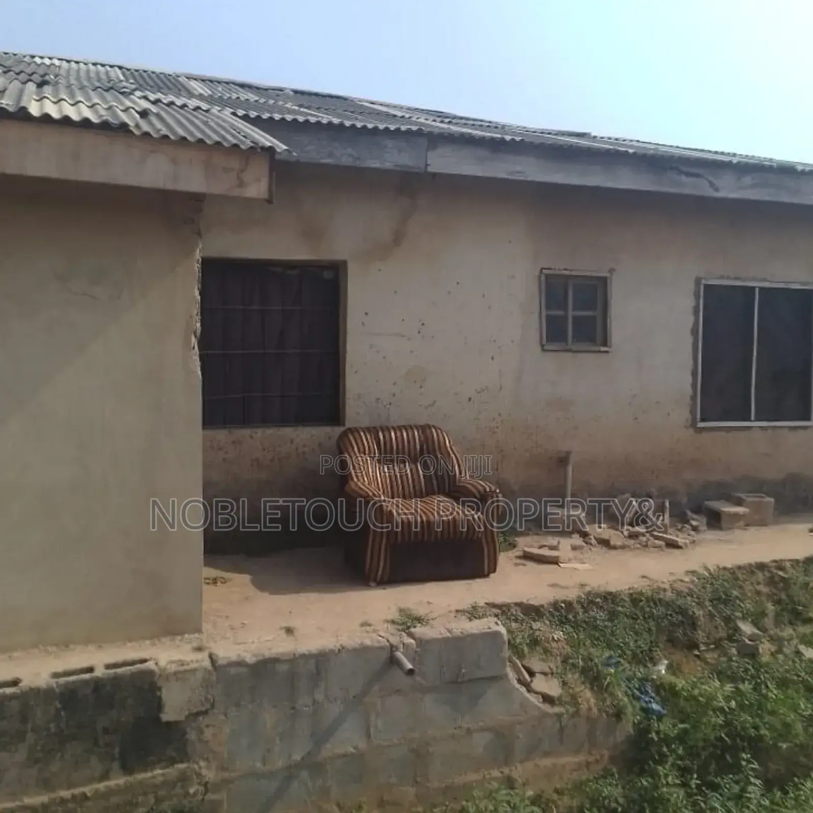 3bdrm Bungalow in Lasu Igando Road, Iseri Olofin for sale in Iseri Olofin