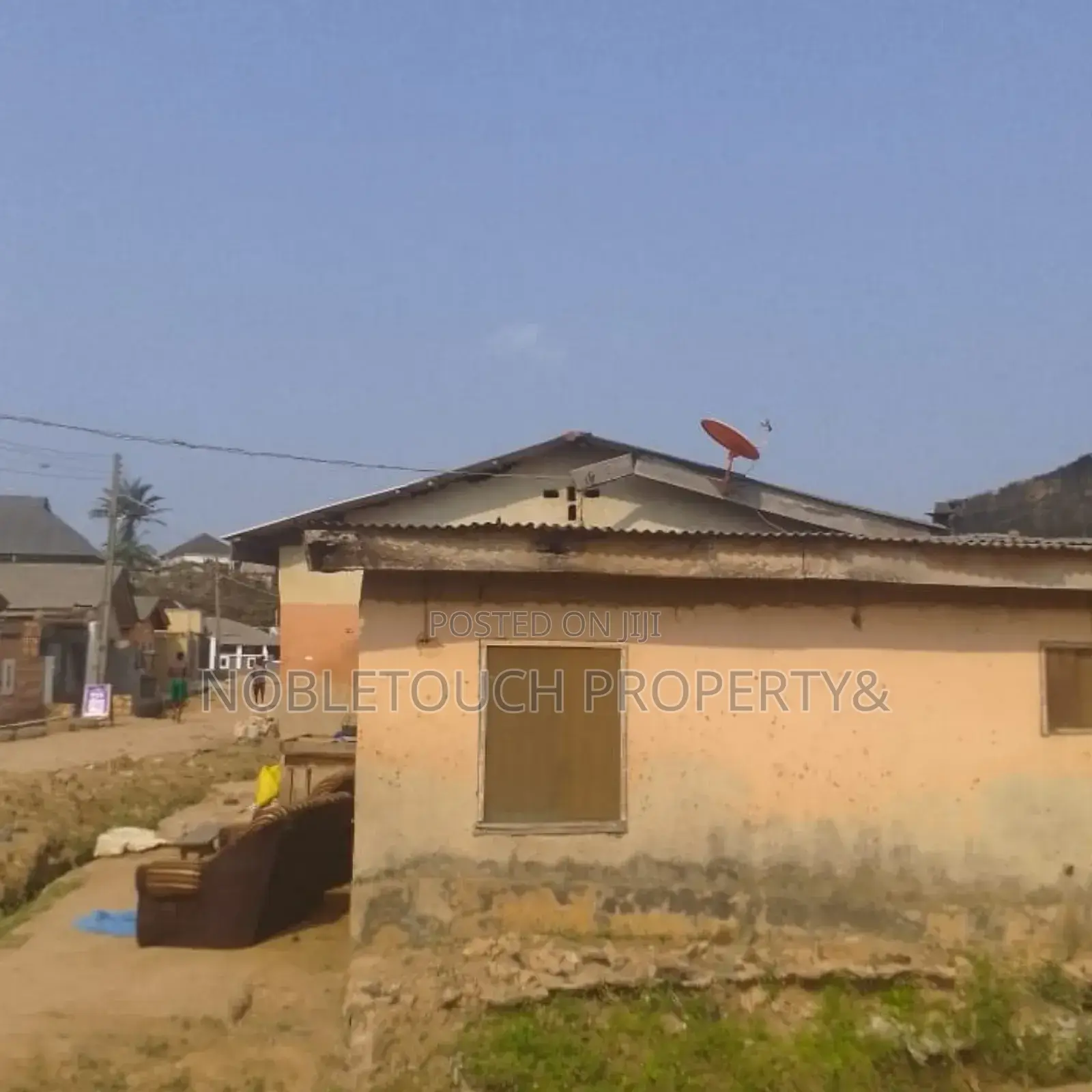 3bdrm Bungalow in Lasu Igando Road, Iseri Olofin for sale in Iseri Olofin