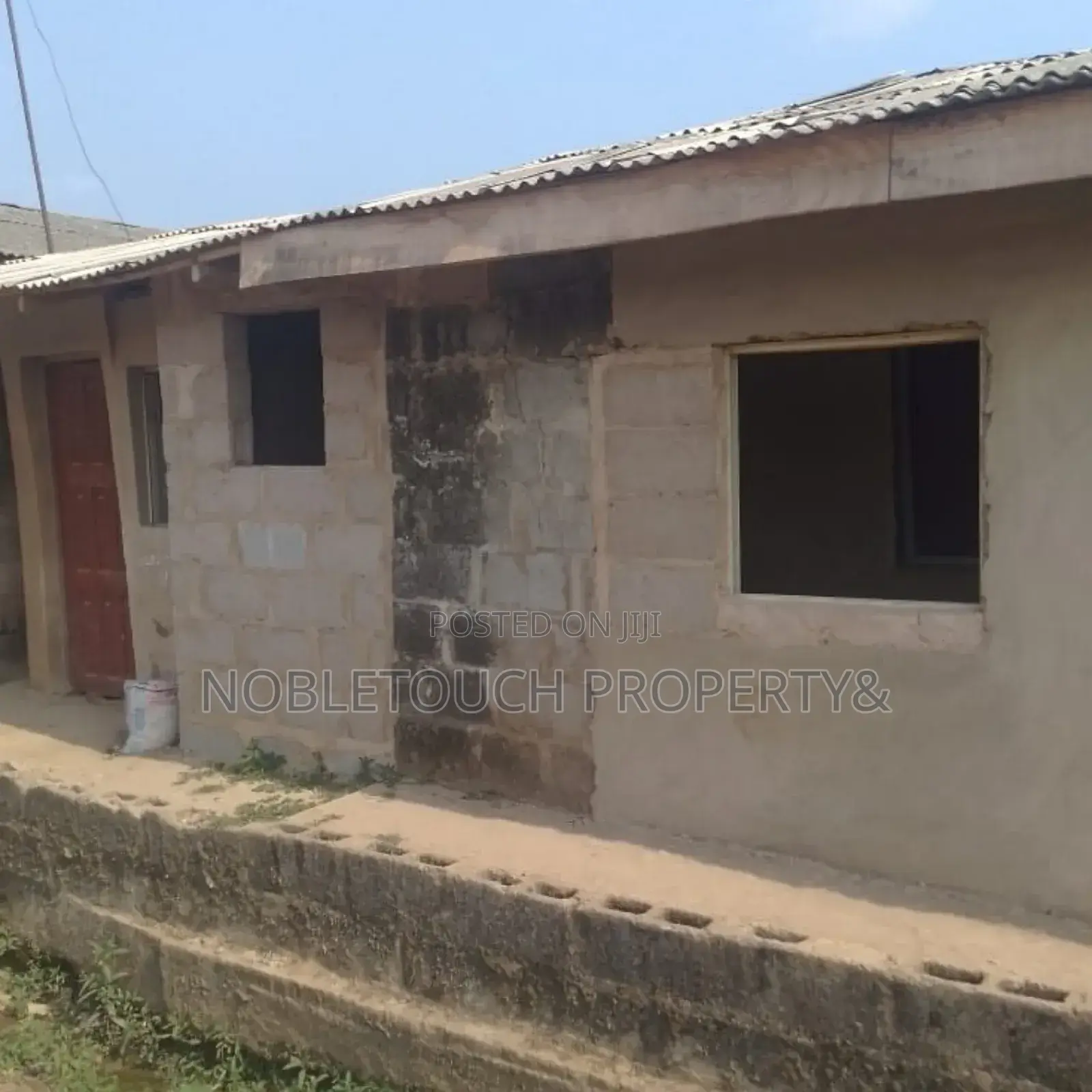 3bdrm Bungalow in Lasu Igando Road, Iseri Olofin for sale in Iseri Olofin