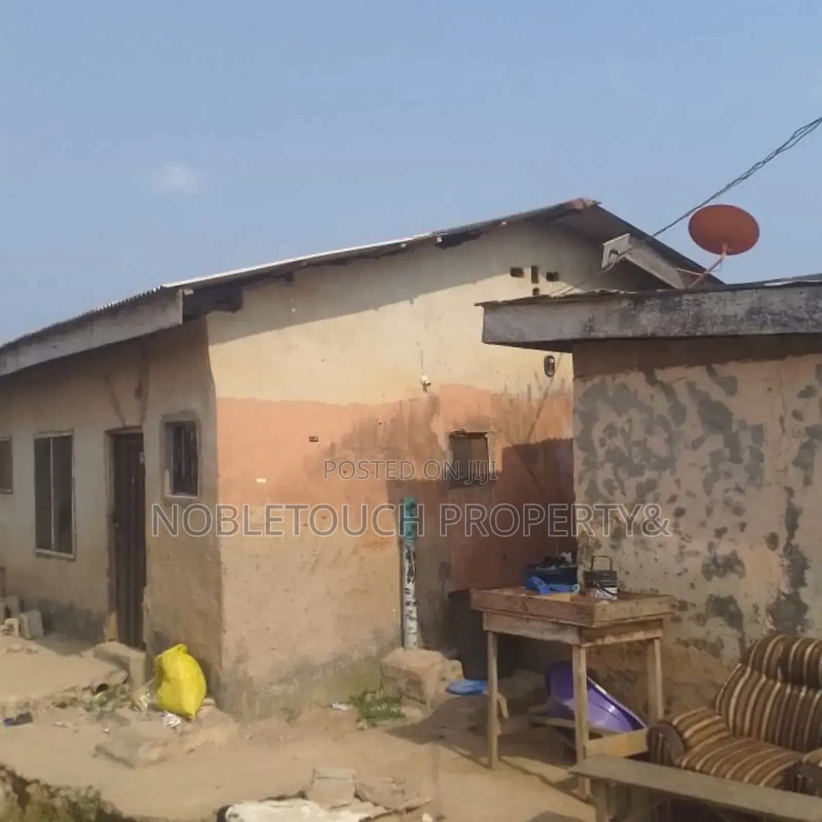 3bdrm Bungalow in Lasu Igando Road, Iseri Olofin for sale in Iseri Olofin