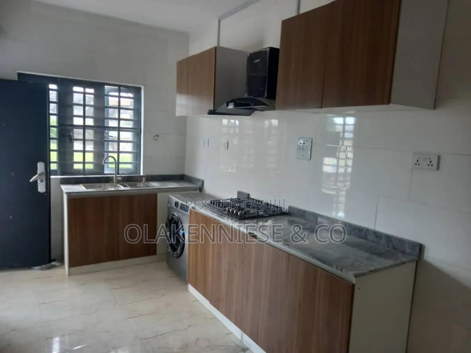 2bdrm Block of Flats in Alaka Estate for sale in Alaka Estate