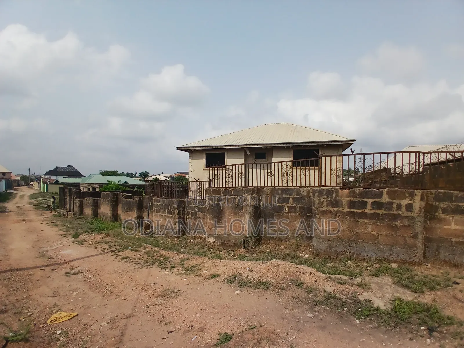12bdrm Block Of Flats In Temidire Estate, Ologuneru For Sale in Ologuneru